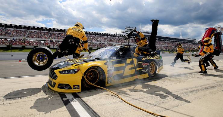How Does A Pit Stop Work In Nascar | FastestZone