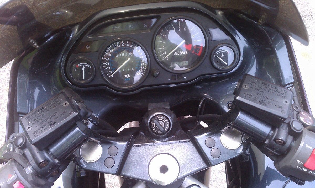 15 Reasons Why The Kawasaki Ninja ZX11/ZZR1100 Is A Legend