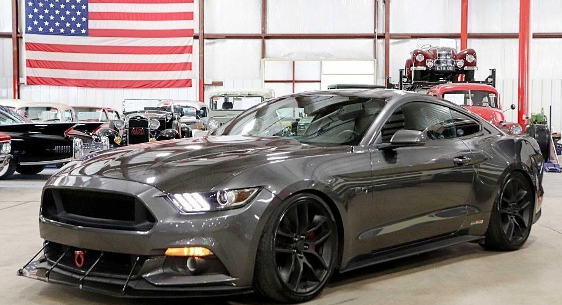 Grey Ford Mustang GT