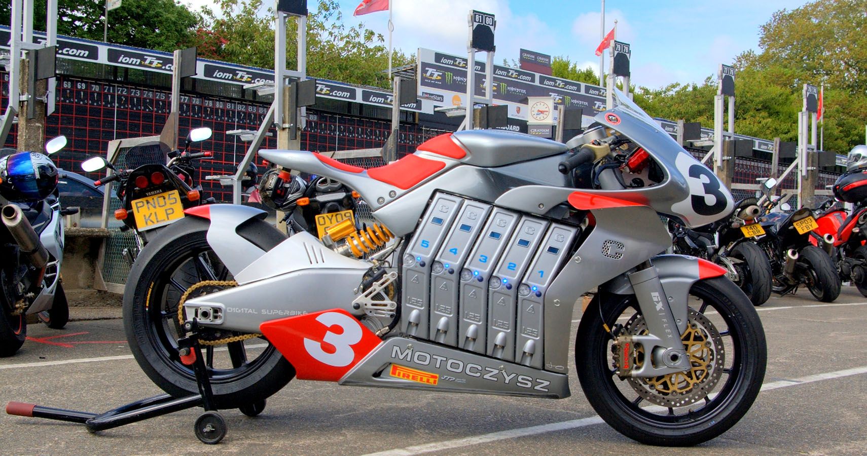 The 2010 TT Zero Winner: MotoCzysz E1pc
