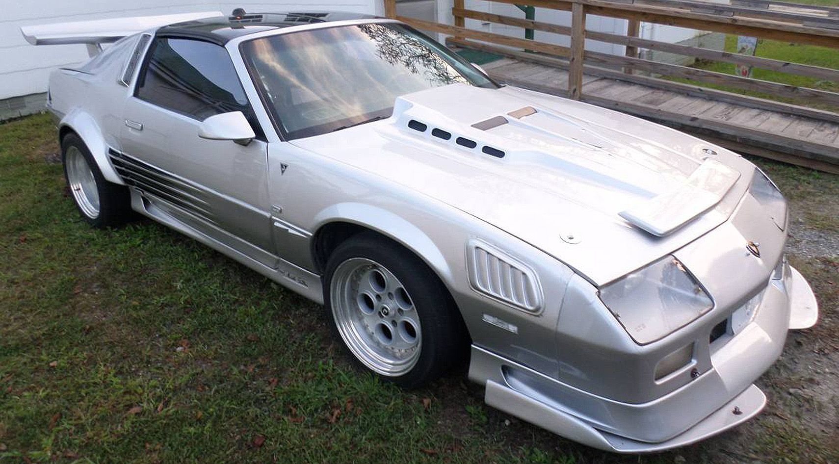 A Camaro That Very Badly Wants To Upgrade
