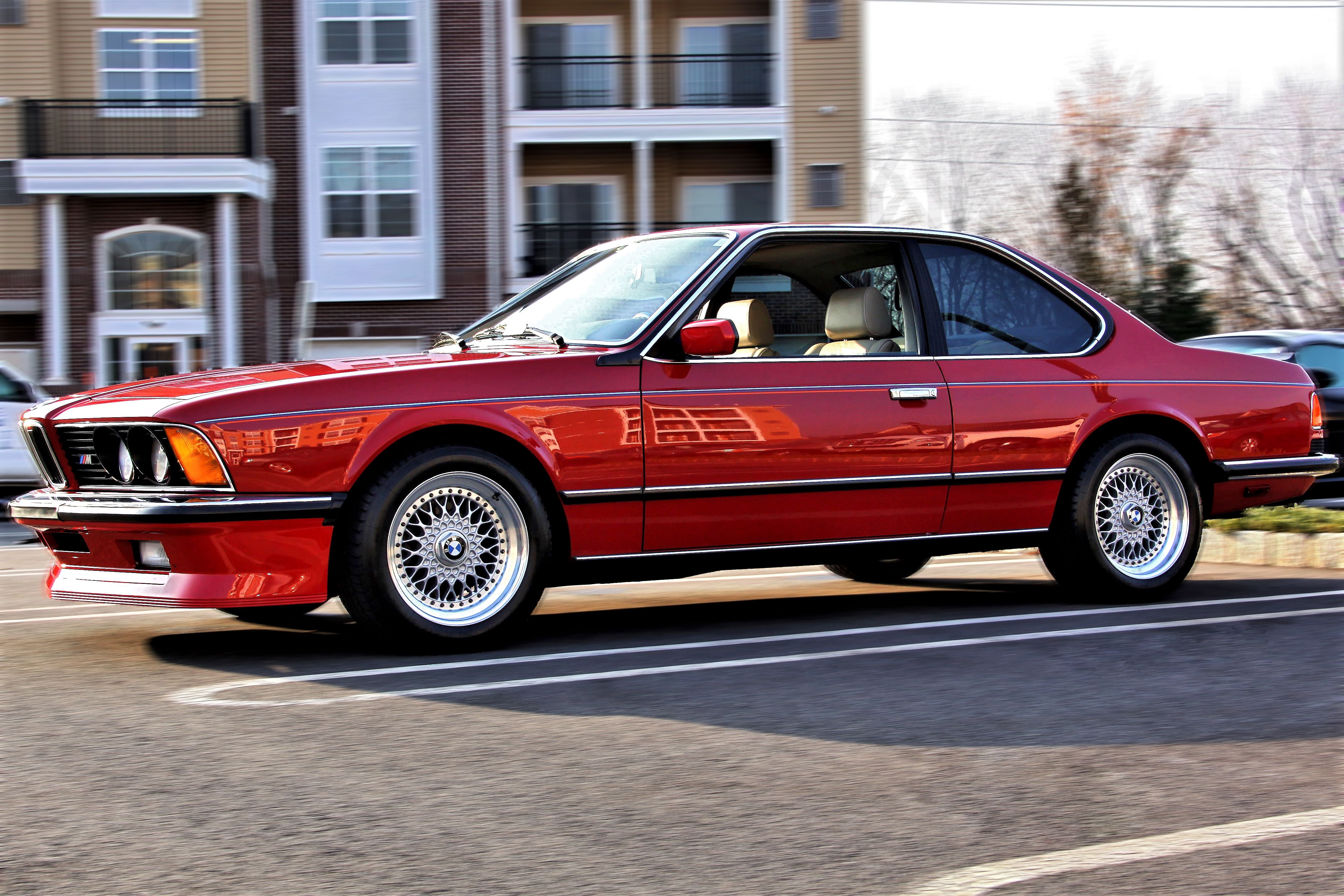 red BMW M635CSi