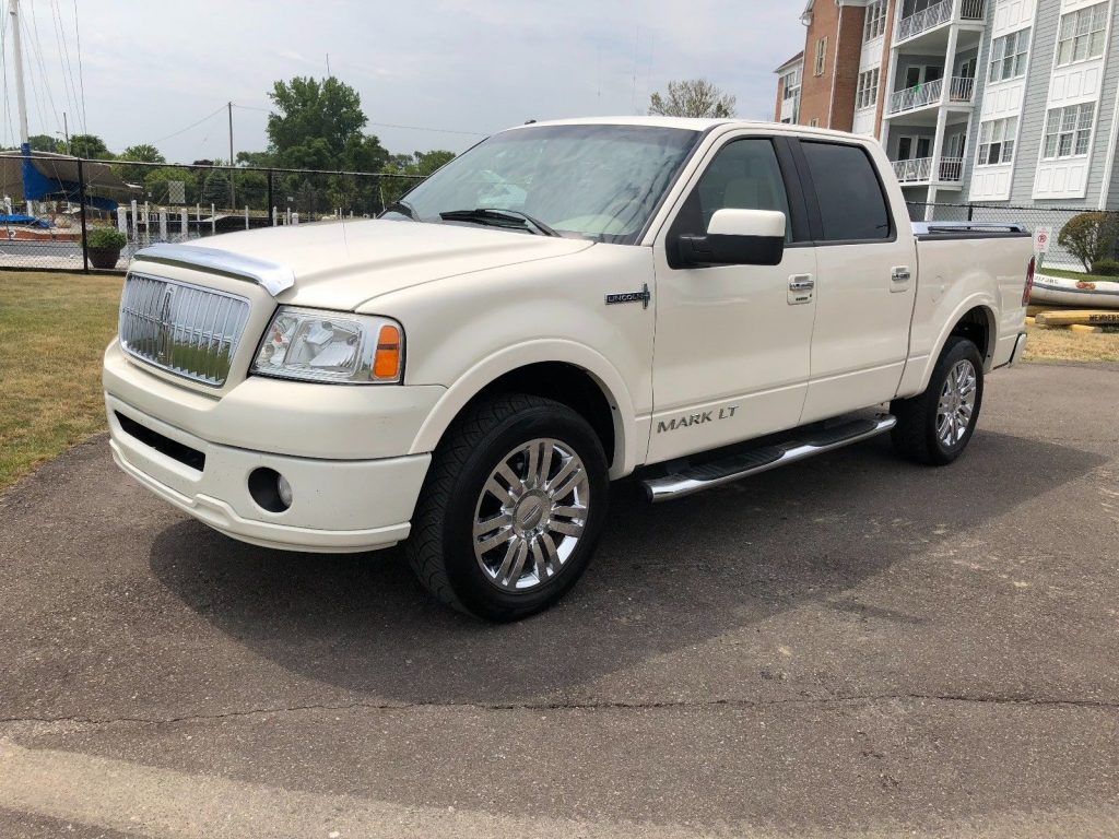 2008 Lincoln Mark LT in a parking lot outside apartment buildings