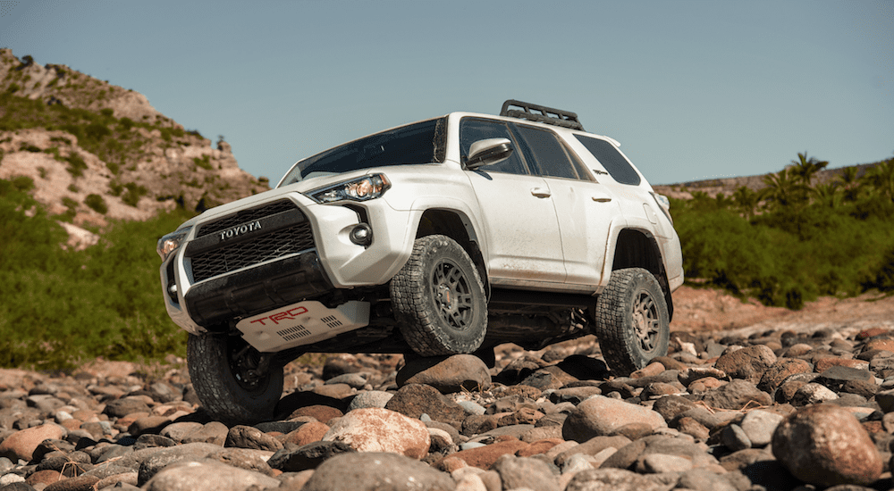 2019-Toyota-4runner-rock-climbing