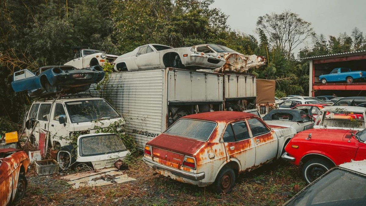 15 Fascinating Facts About Japan's Unbelievable Car Graveyard 15 Fascinating Facts About Japan's Unbelievable Car Graveyard