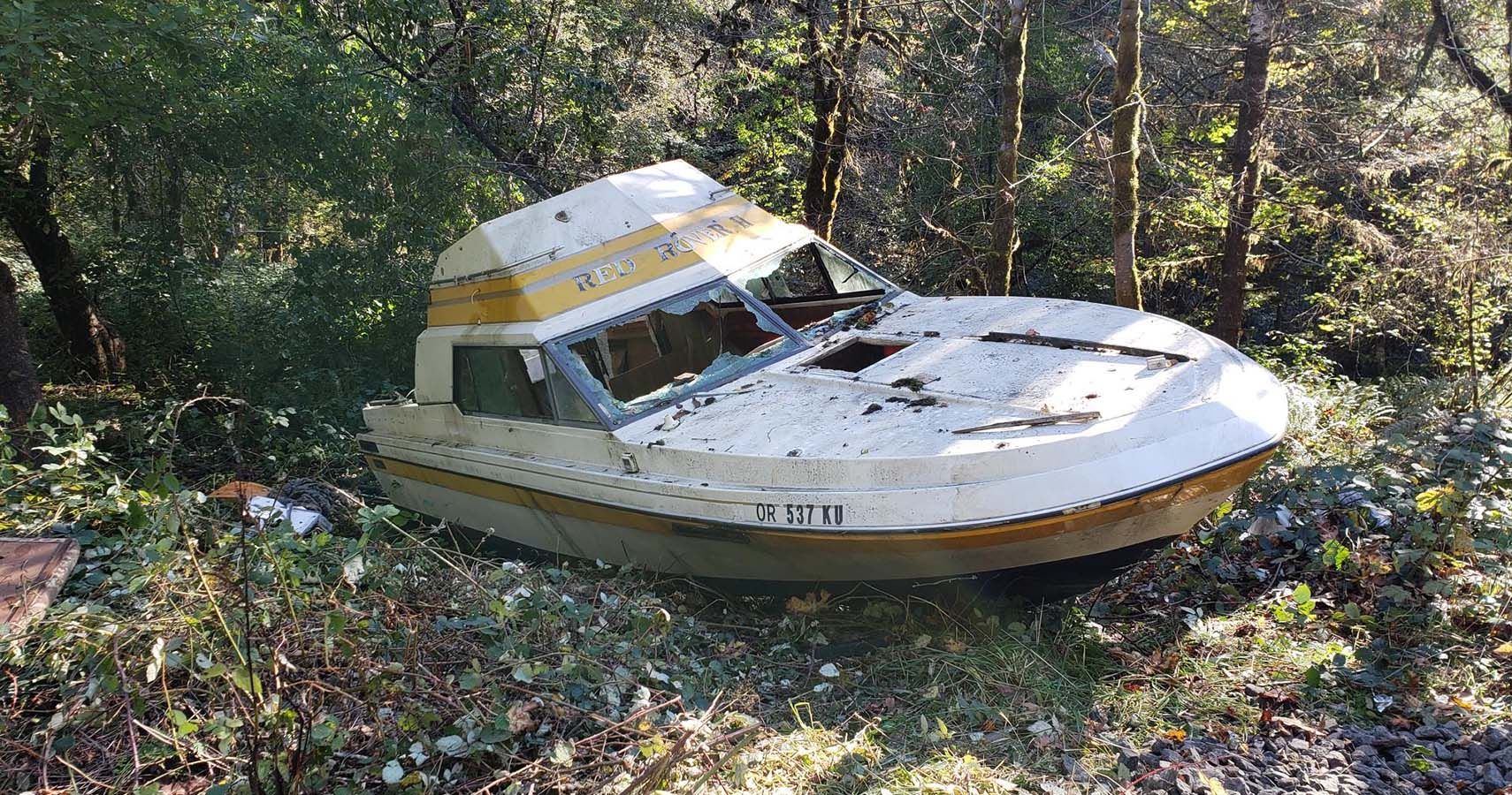 15 SpineChilling Photos Of Abandoned Boats