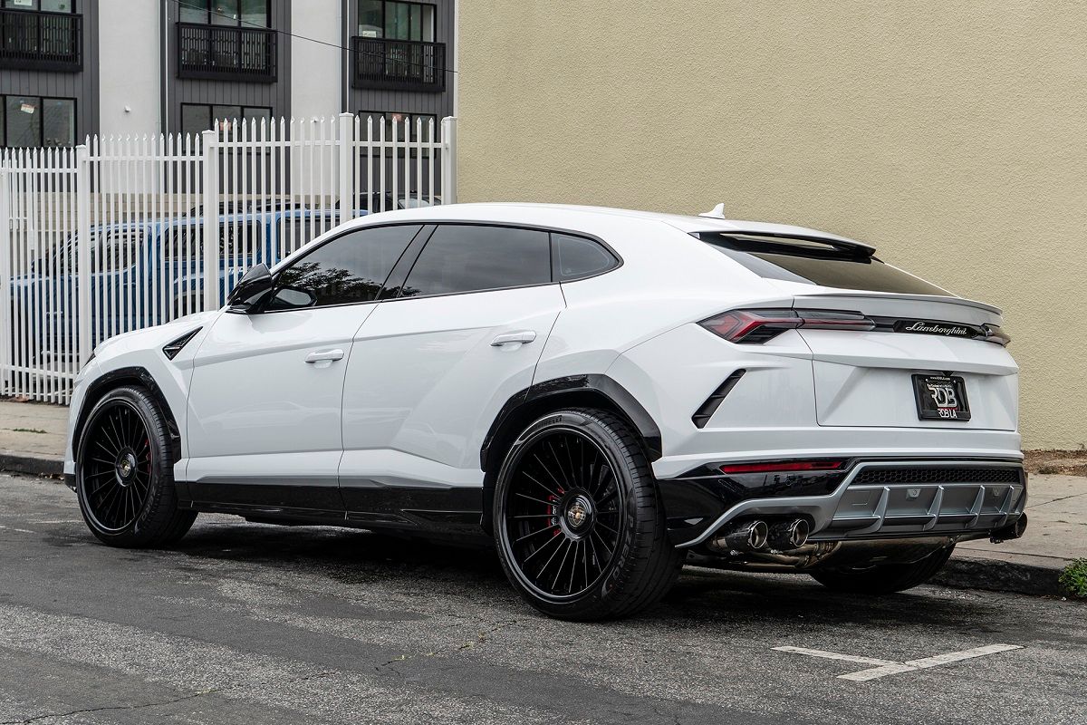 15 Sick Pics Of Custom Lamborghini Urus