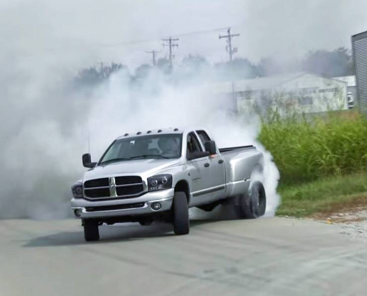 How to do a burnout in a dodge ram 1500 15 Pictures Of Burnouts You Absolutely Have To See Hotcars
