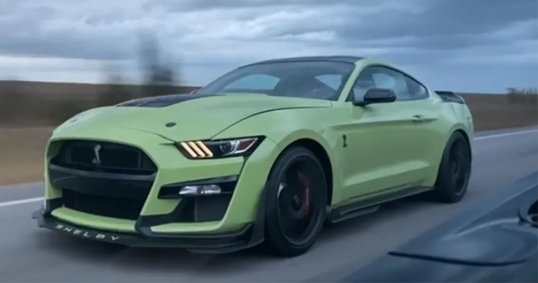 Ford Mustang Shelby GT500 took on two Corvettes in a street race