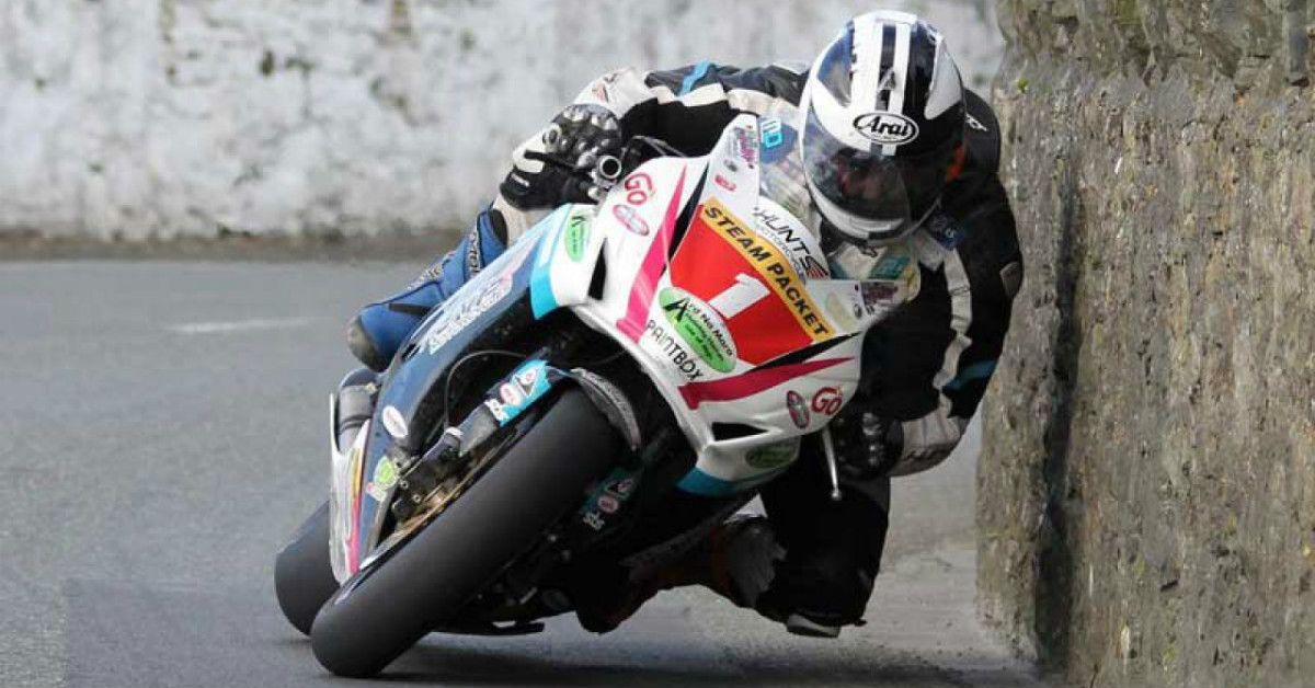 16 Crazy Pictures From The Isle Of Man TT
