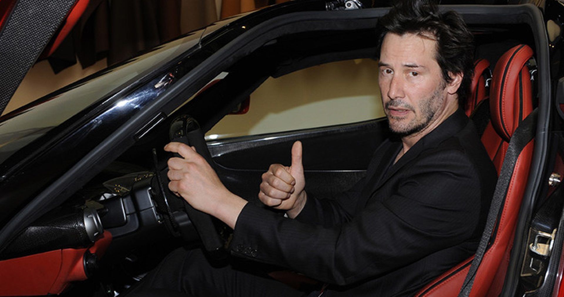 Keanu Reaves gives the thumbs up