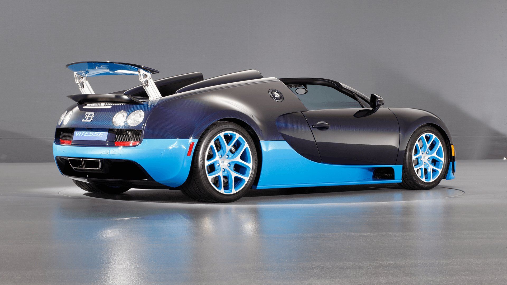 blue bugatti veyron 16.4 grand sport vitesse