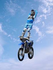 15 Pics Of Motorcycle Stunts That Defy The Laws Of Physics