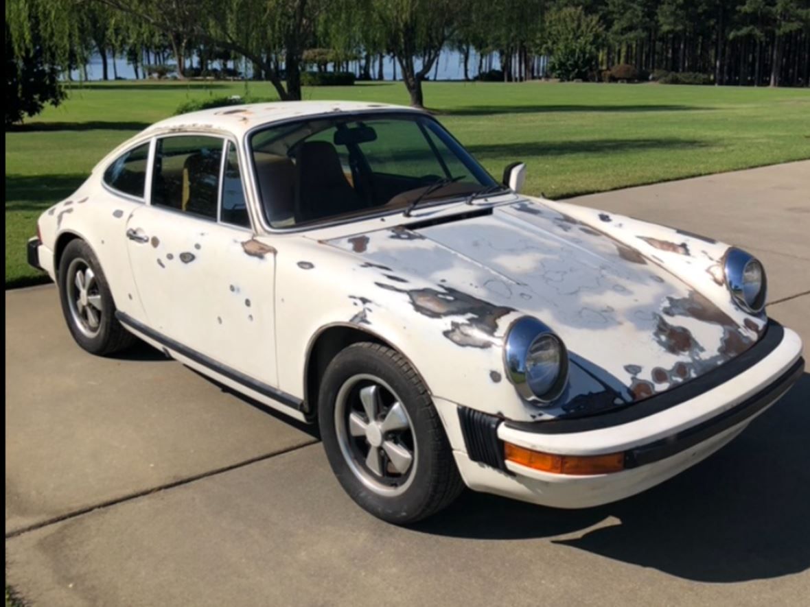 A needs-to-be-restored 1977 Porsche 911