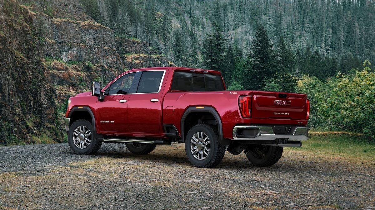 Here’s Why You Should Buy The GMC Sierra 2500 HD Instead Of A Ford F-Series