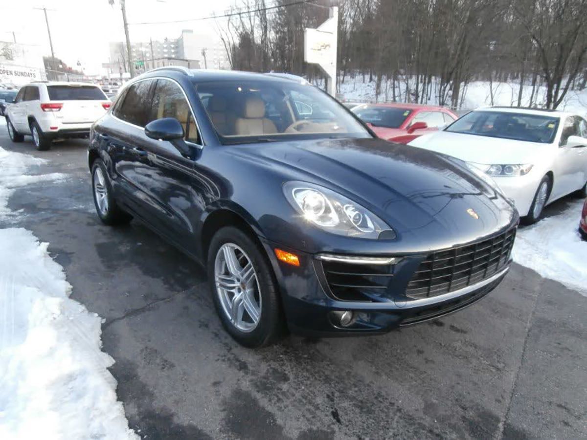 The all-weather 2015 Porsche Macan S