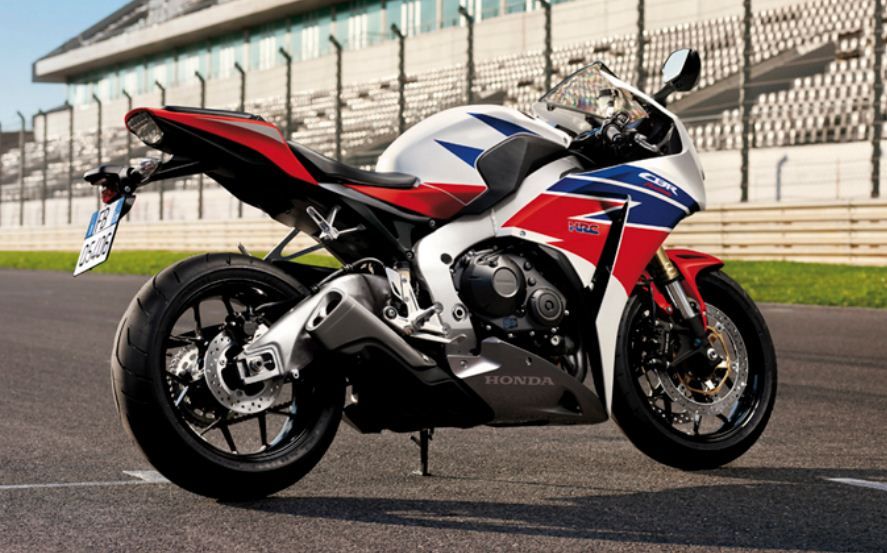 15 Street Legal Superbikes That Take Less Than 3 Seconds To 60 MPH