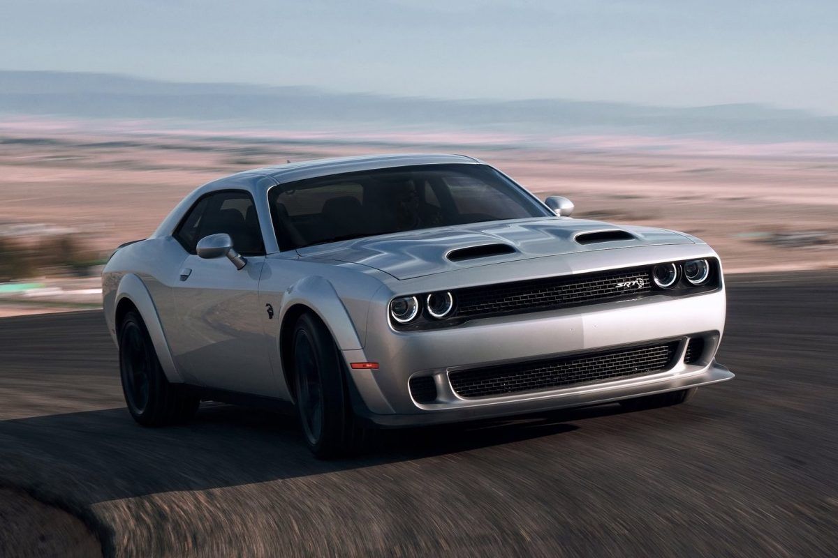 Flexing Modern Muscles: Mustang Shelby GT500 Vs Camaro ZL1 1LE Vs
