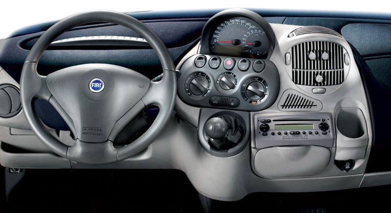 The center console of the 2006 Fiat Multipla- Ugly