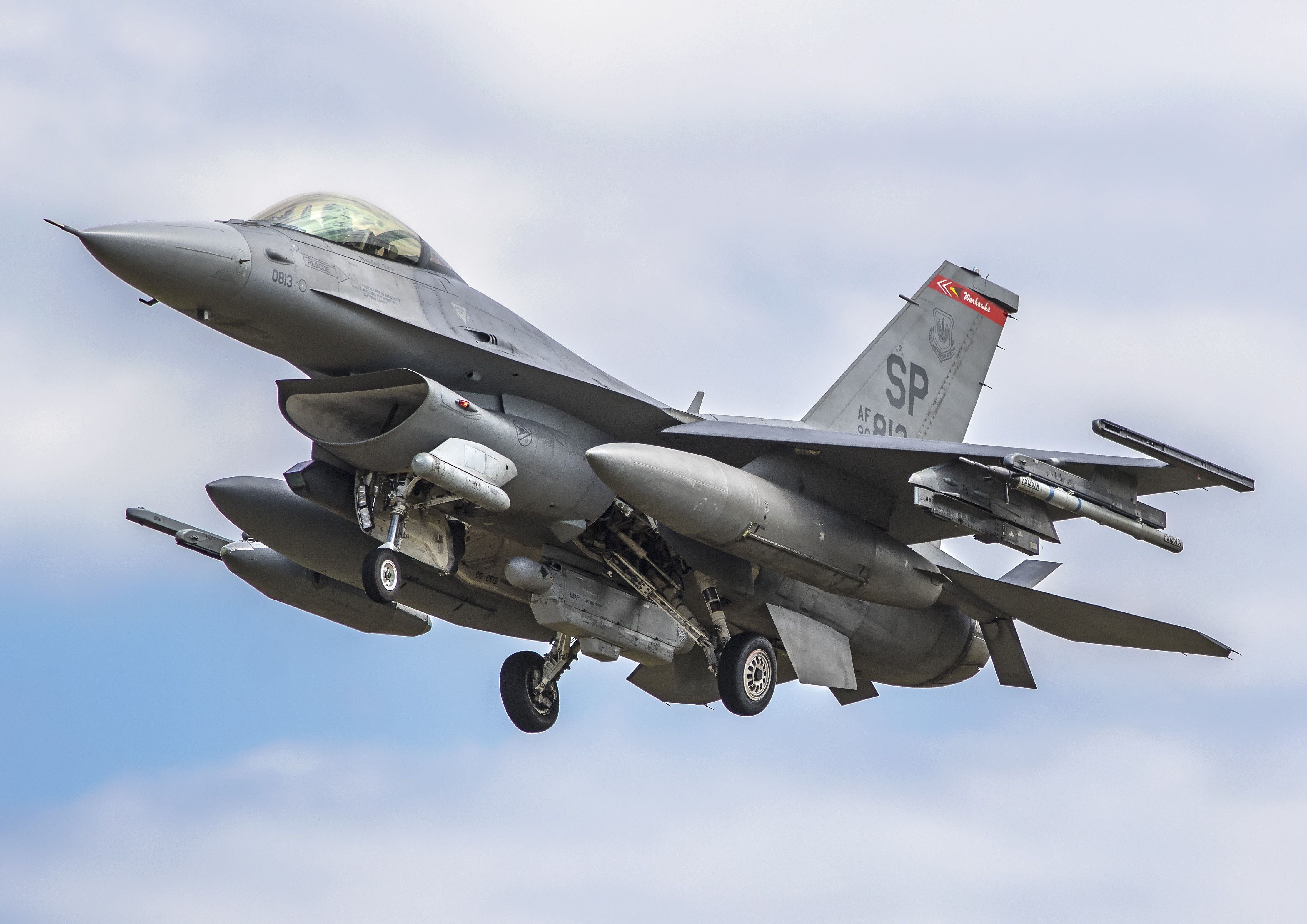 F-16D Fighting Falcon takes off