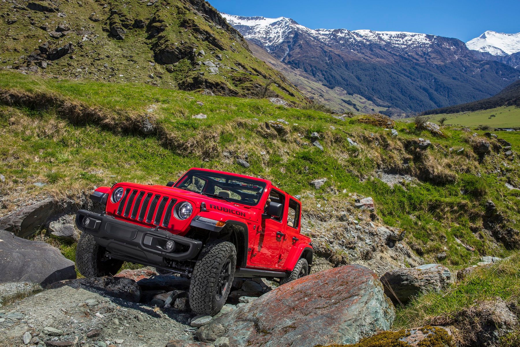 15 Mighty 4x4 SUVs That Can Climb A Mountain