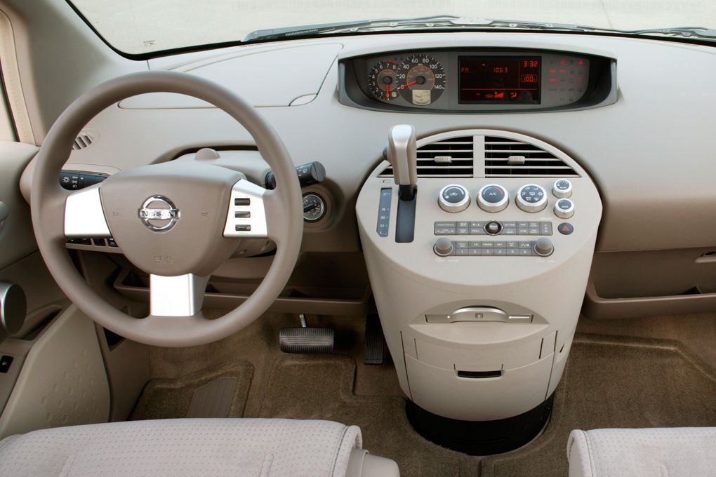 the interior and the center console of the Nissan Quest