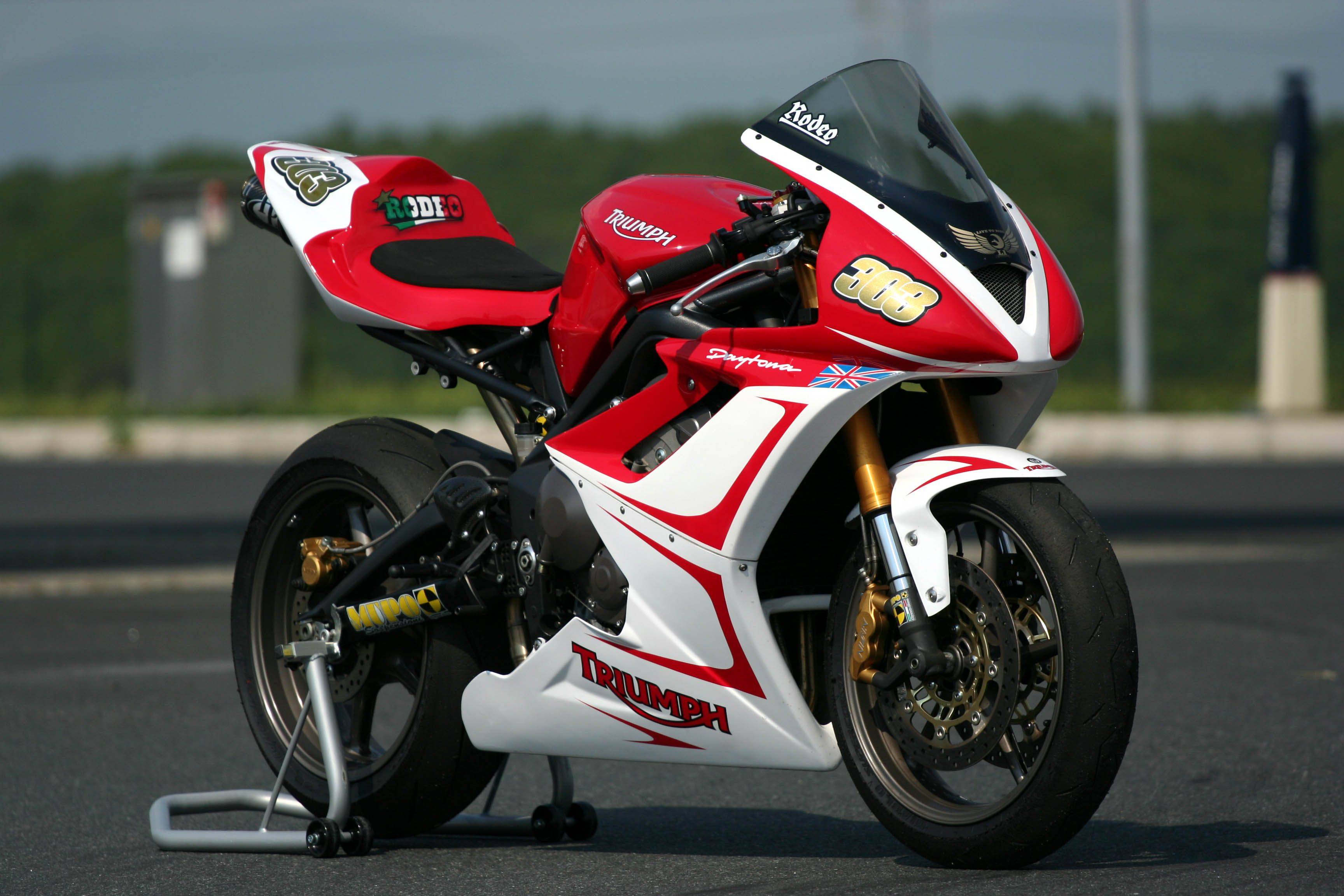 Everything You Need To Know About The Triumph Daytona 675 Everything You Need To Know About The Triumph Daytona 675