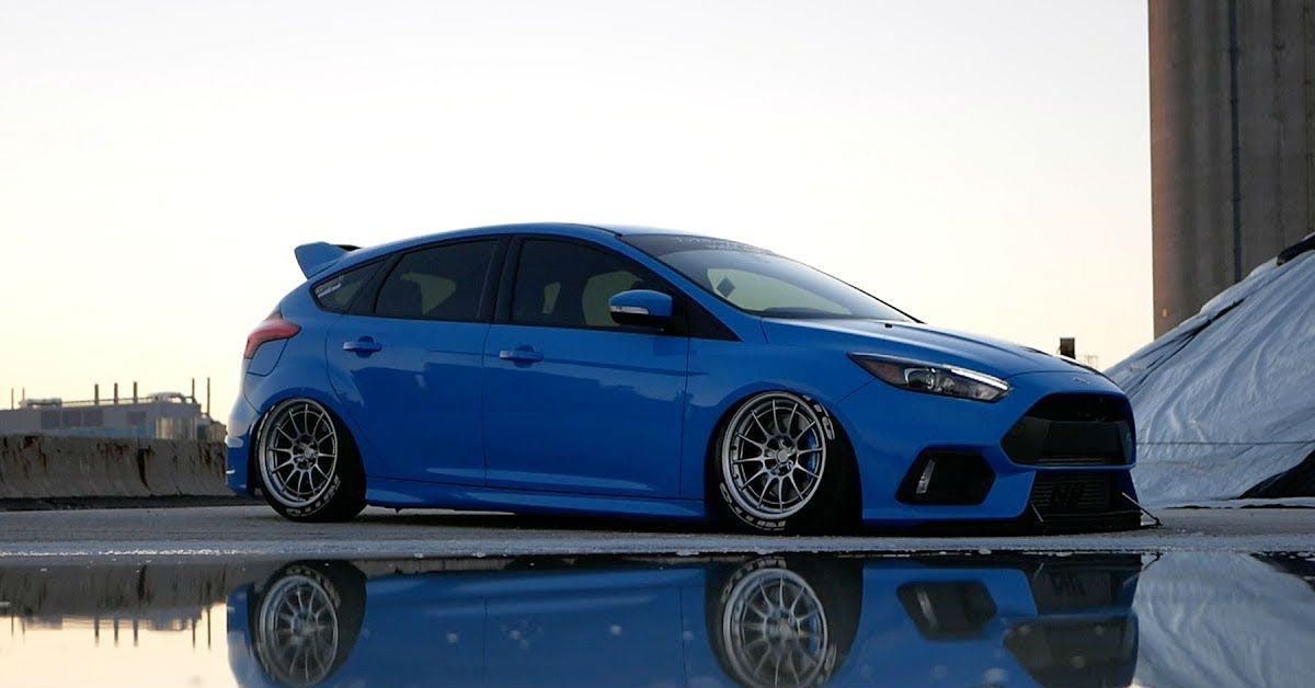 Stanced blue Ford Focus RS