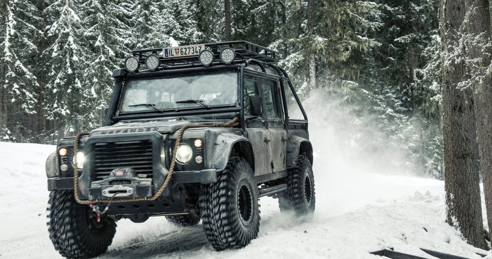 Spectre Land Rover Defender 110 snow scene