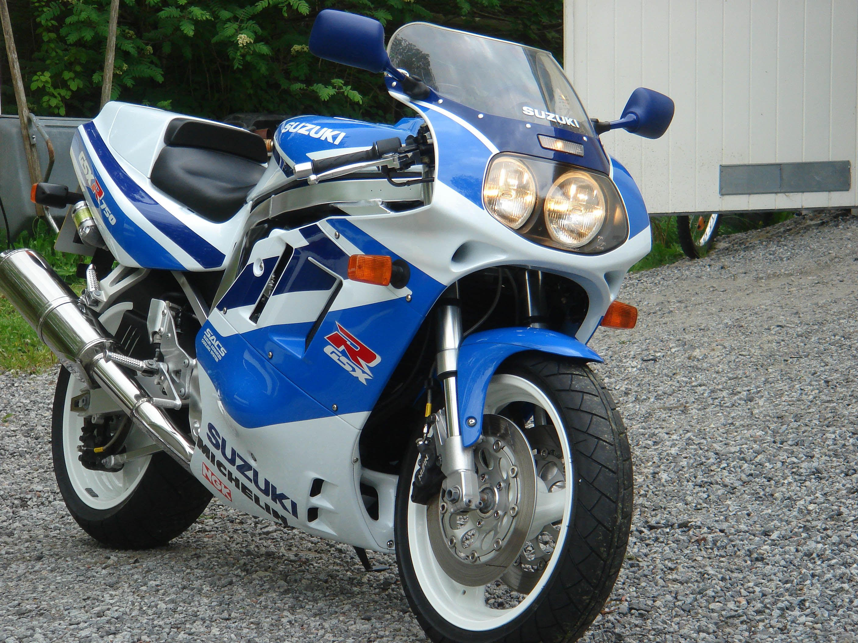 Blue and white Suzuki GSX-R750WP