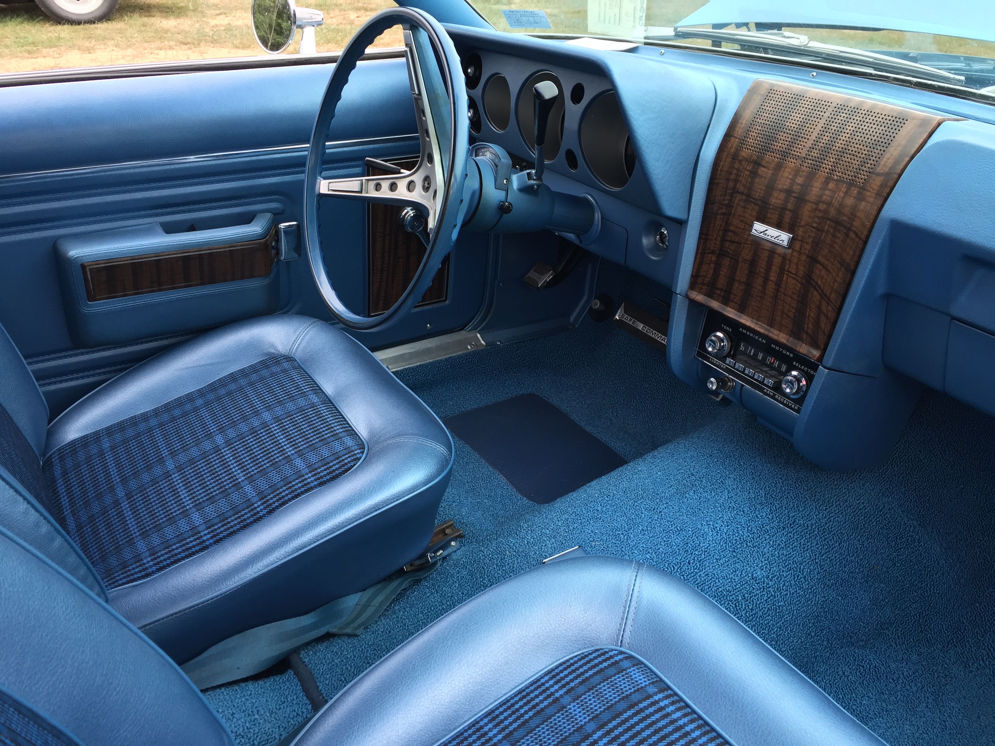 a picture of the interior of an AMC Javelin from Wikimedia Commons