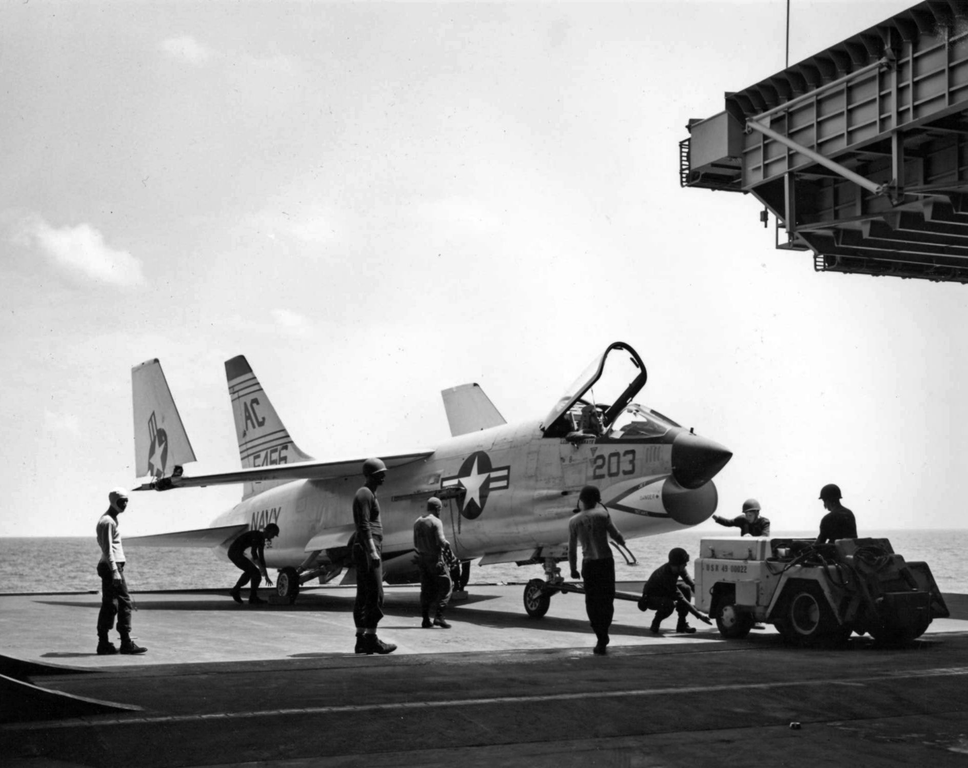 The Last Gunfighter : The Vought F-8 Crusader Fighter Jet