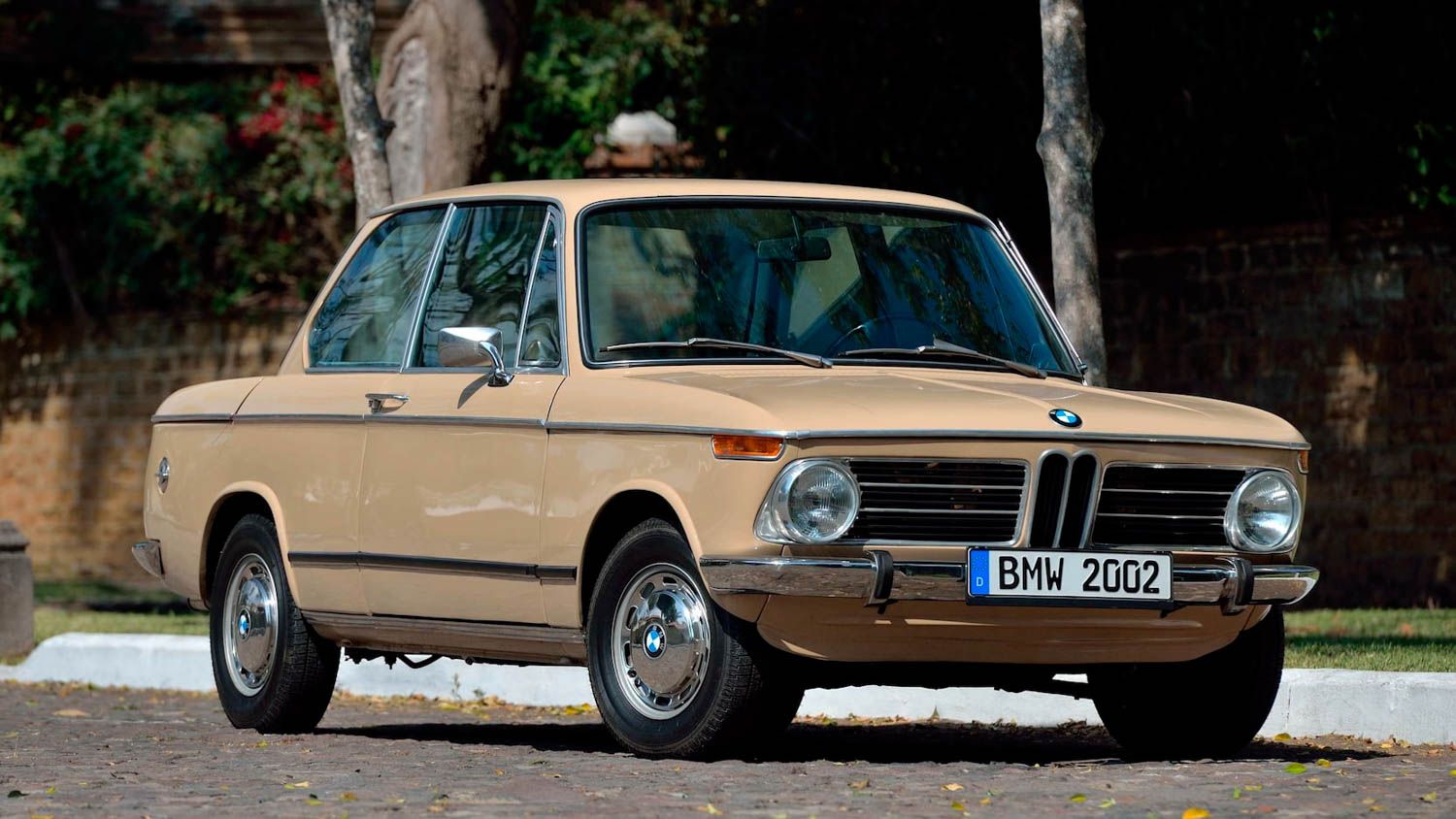 Brown BMW 2002tii