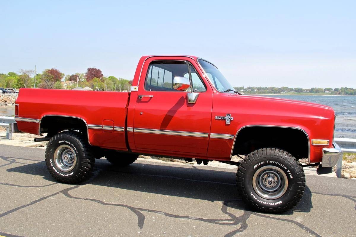 Chevrolet K-10 Shortbed truck parked on the road