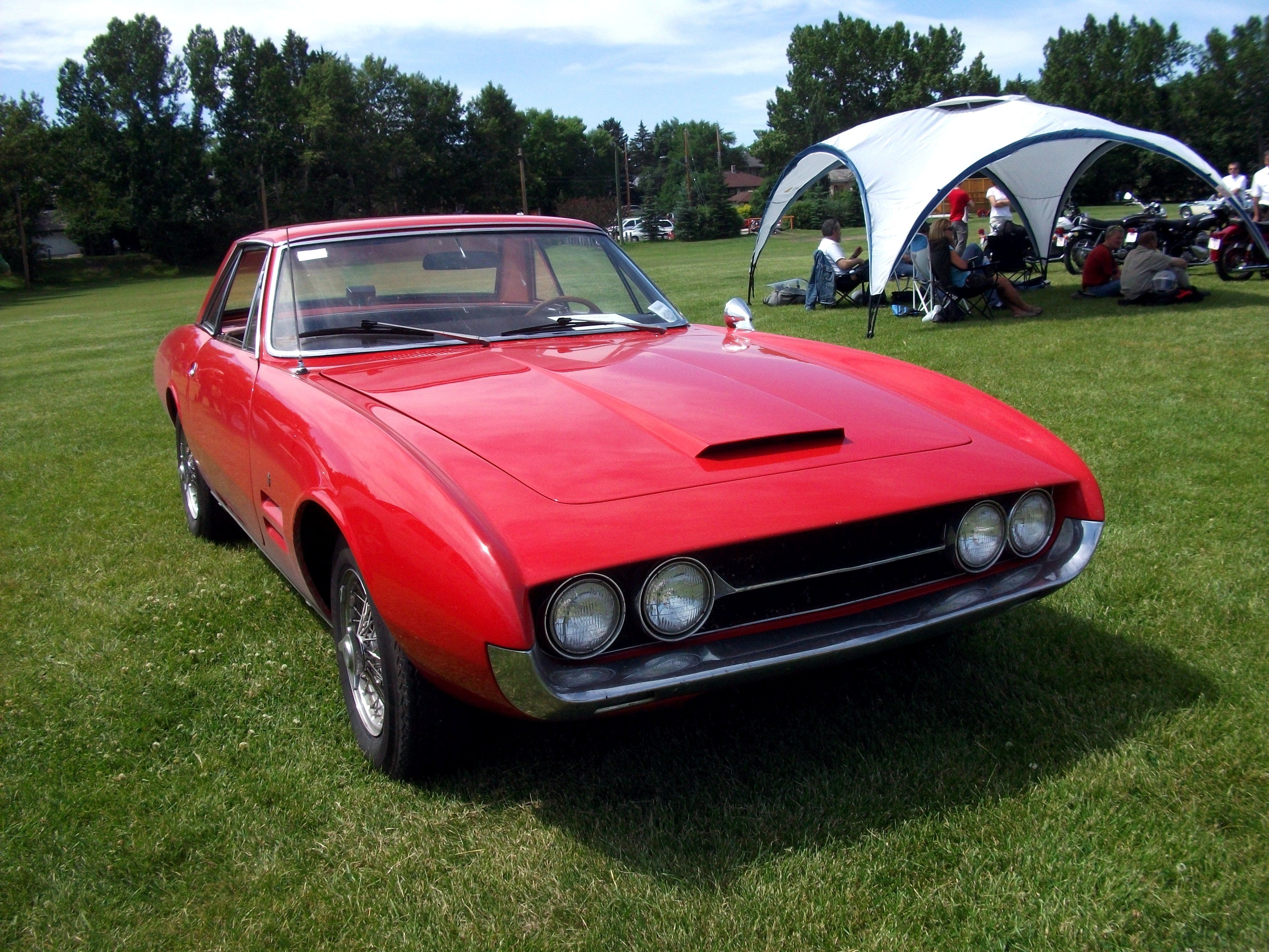 Ghia 450 SS parked at a field