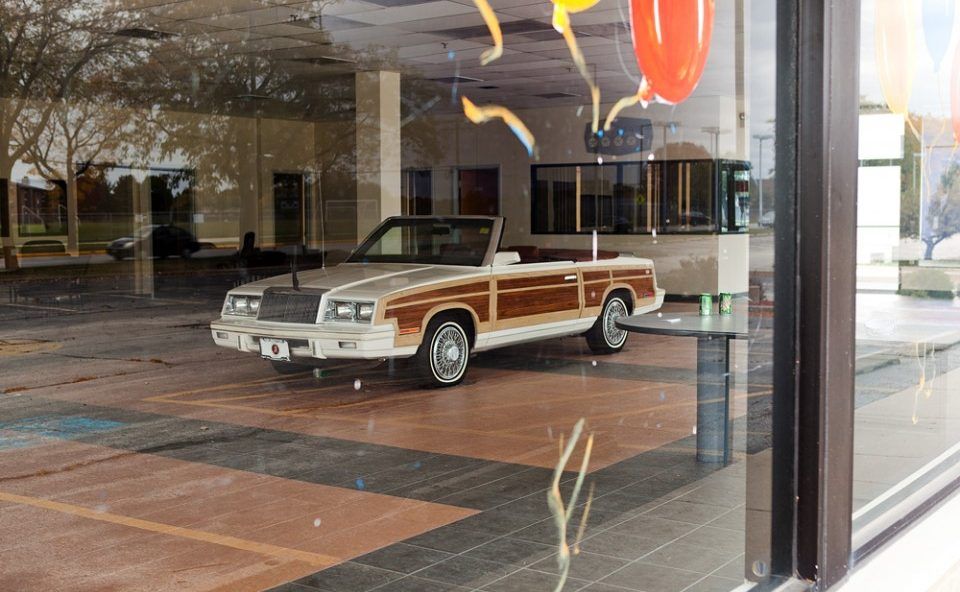 Chrysler LeBaron in Chicago dealer