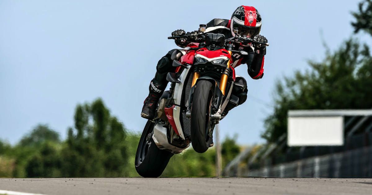 Ducati Streetfighter V4 Wheelie