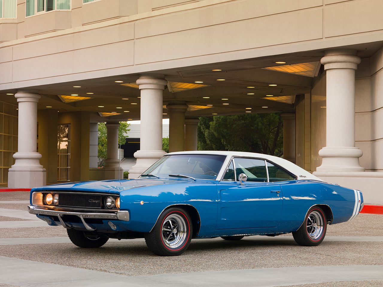 '68 Dodge Charger R/T Scat Pack in blue with vinyl top