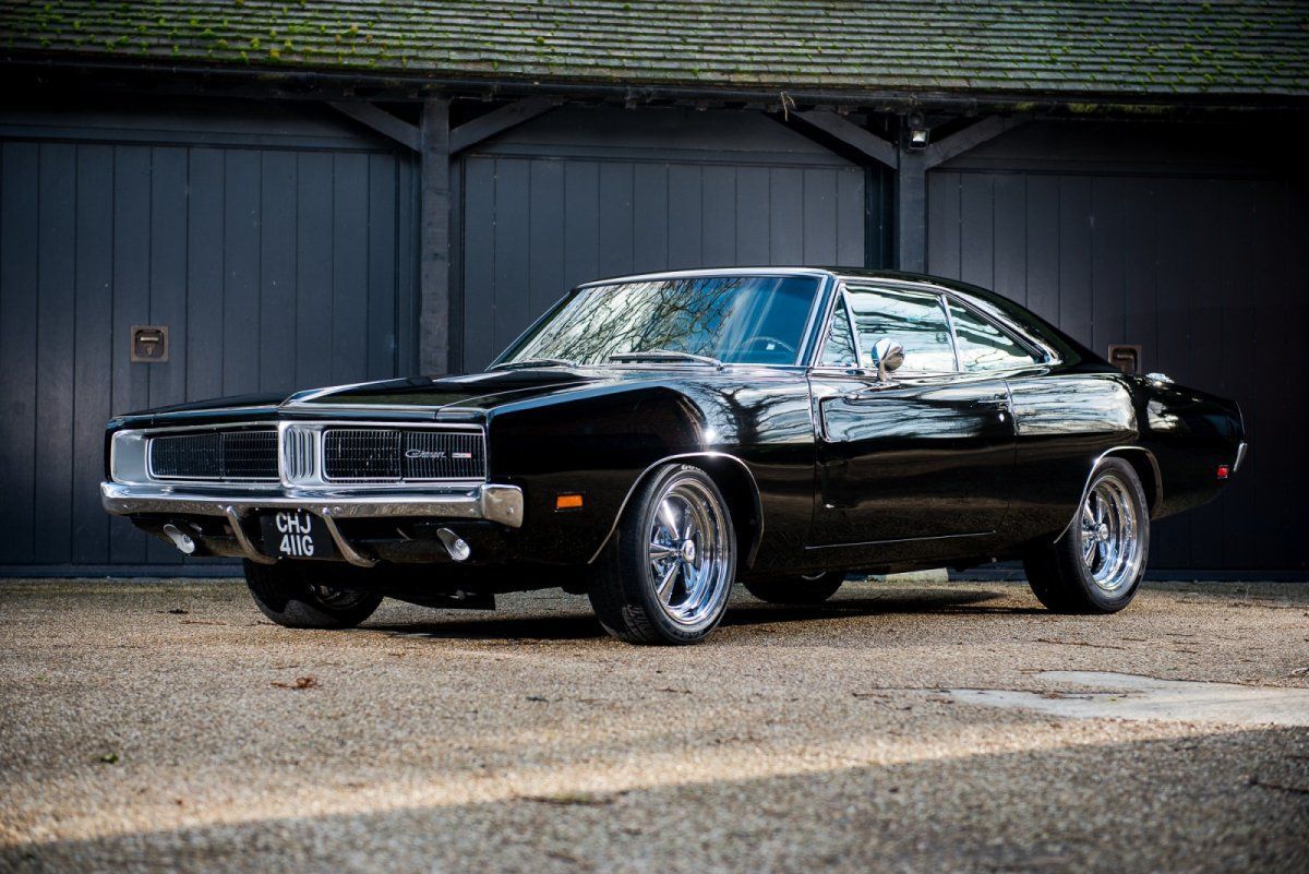 a black dodge charger classic