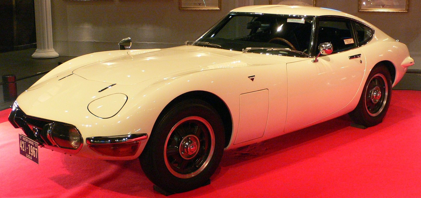 2000GT classic on red carpet