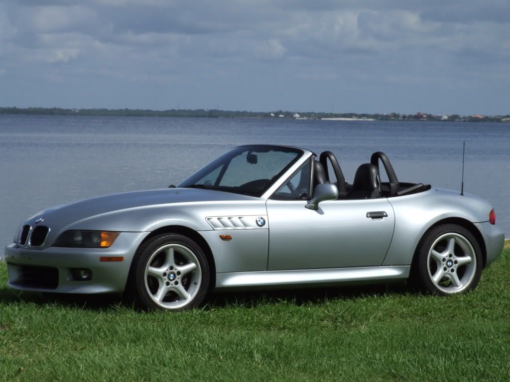Titanium Silver Metallic 1998 BMW Z3 colors on the lawns next to a river