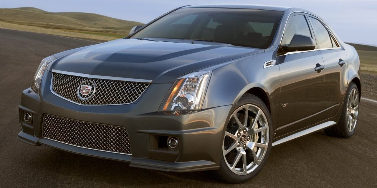 Cadillac CTS-V 2010 abu-abu di jalan