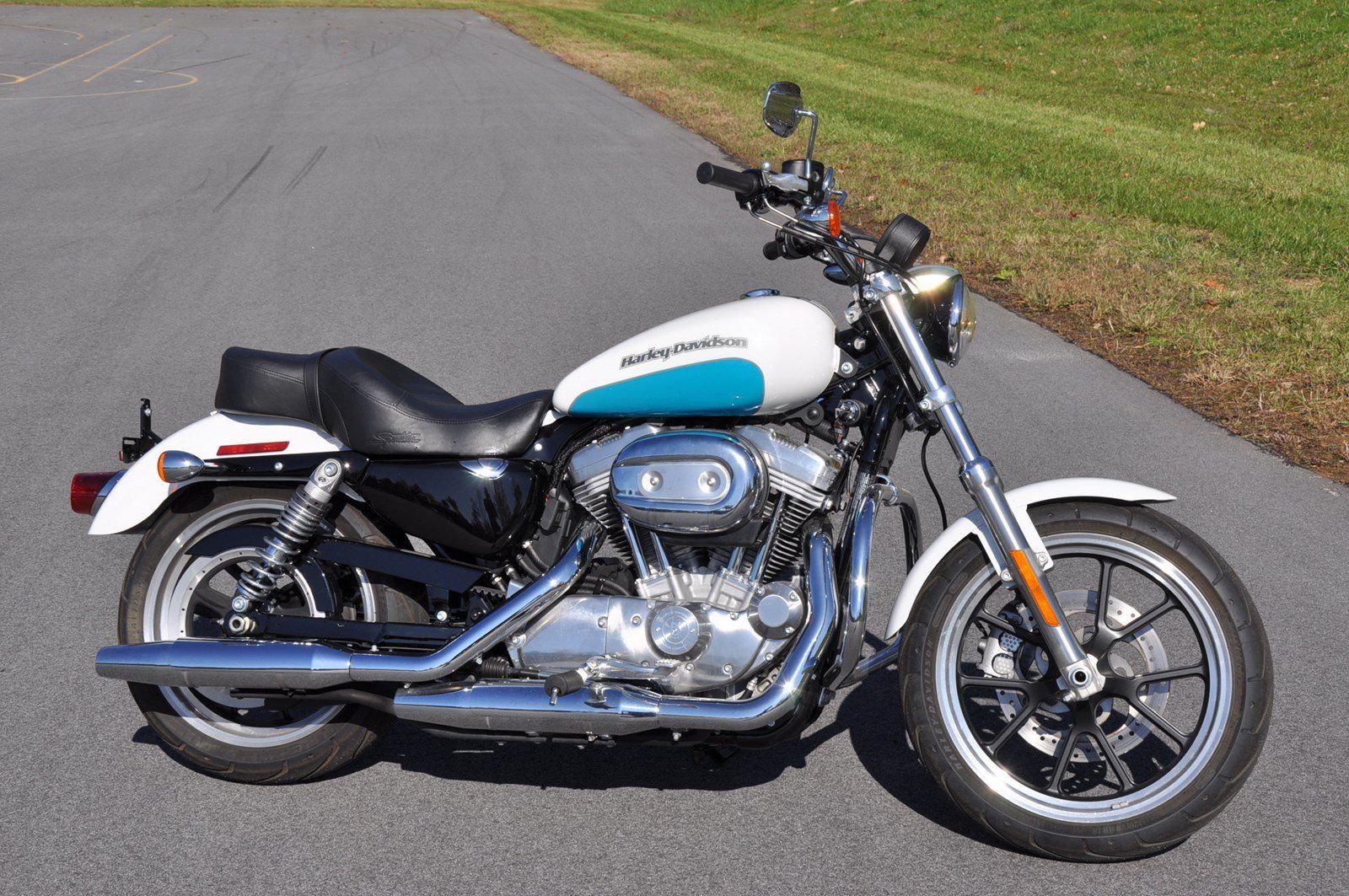 Harley Davidson Sportster SuperLow white and blue