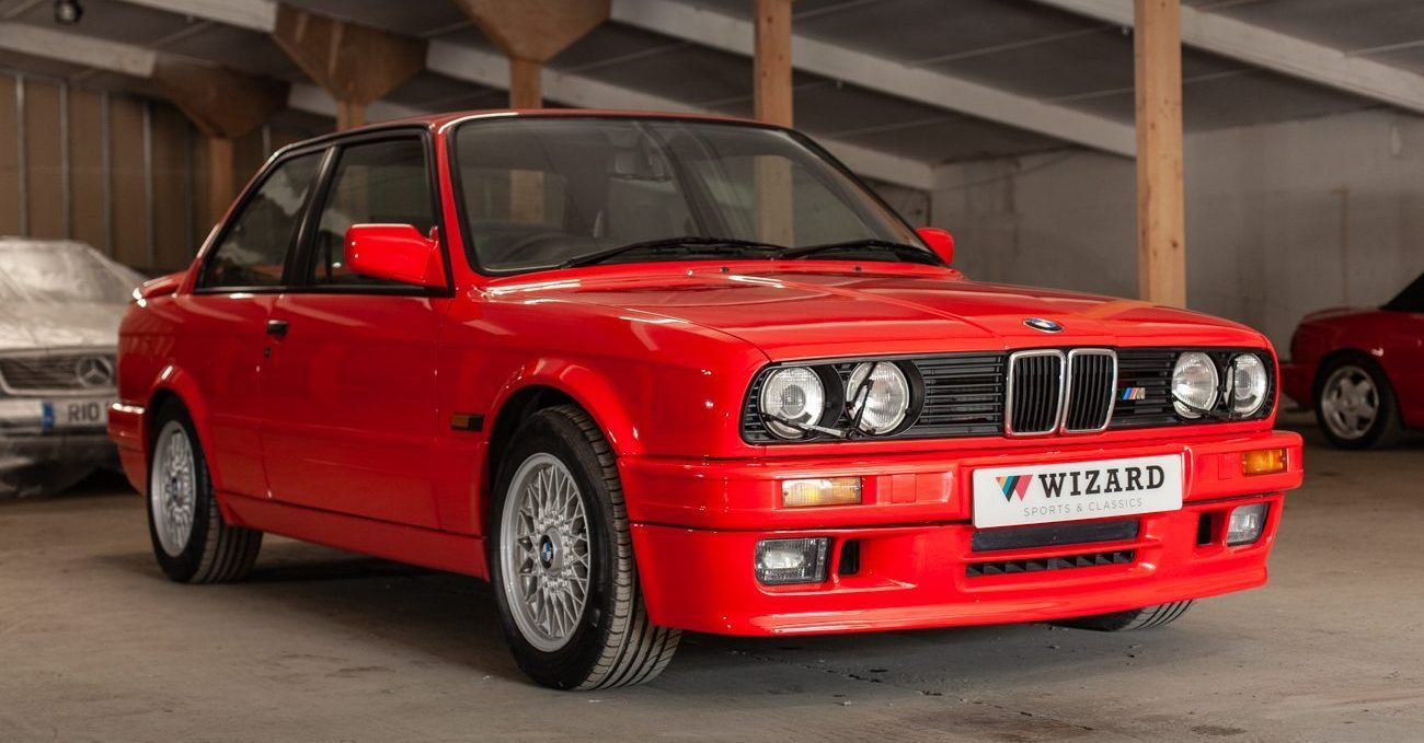 Red BMW E30 325