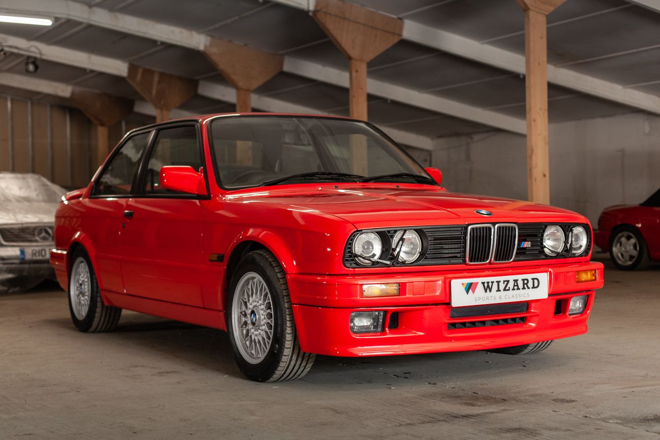Red BMW E30 325