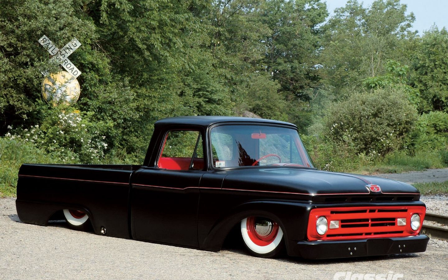 Black ford f-100 modded extremely low