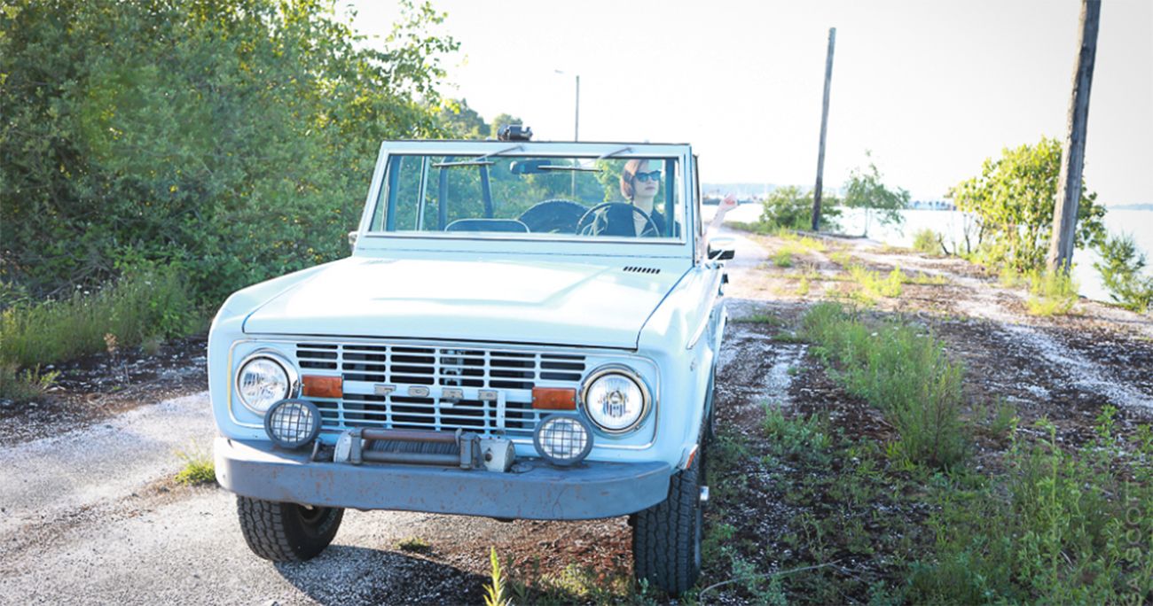 Ford Bronco 1969 driving