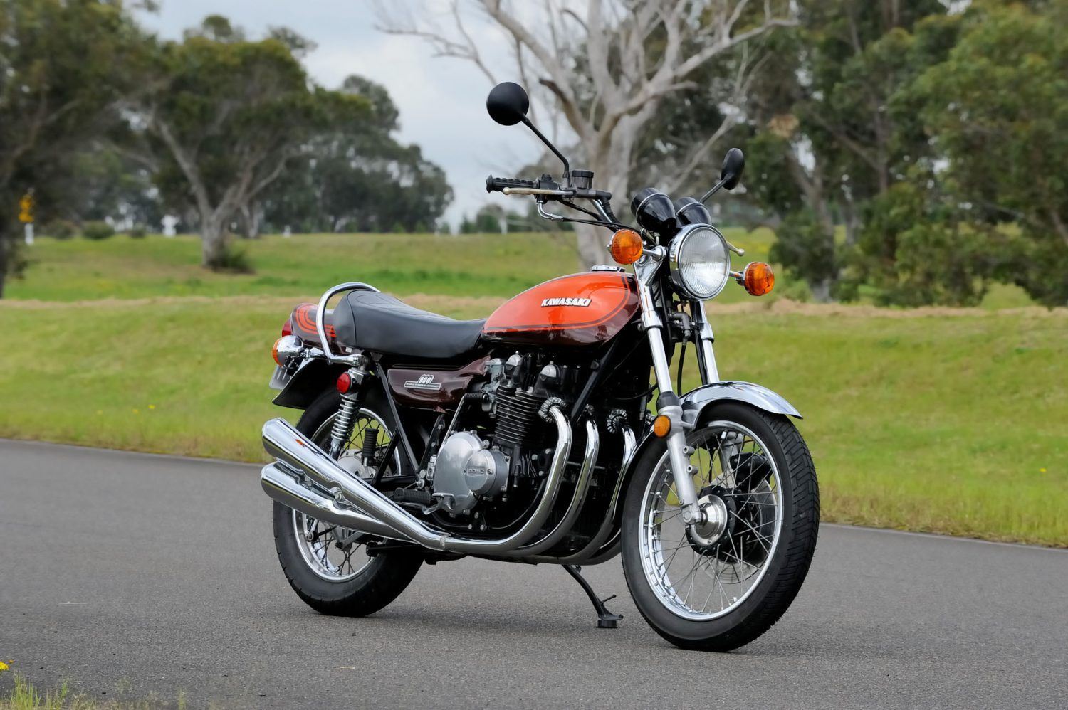 10 Classic Japanese Motorcycles We'd Love To Throw A Leg Over