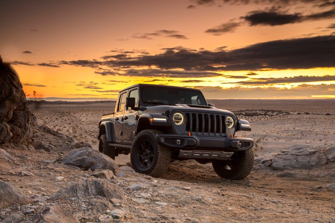 2020 Jeep Gladiator Mojave parked against sunset