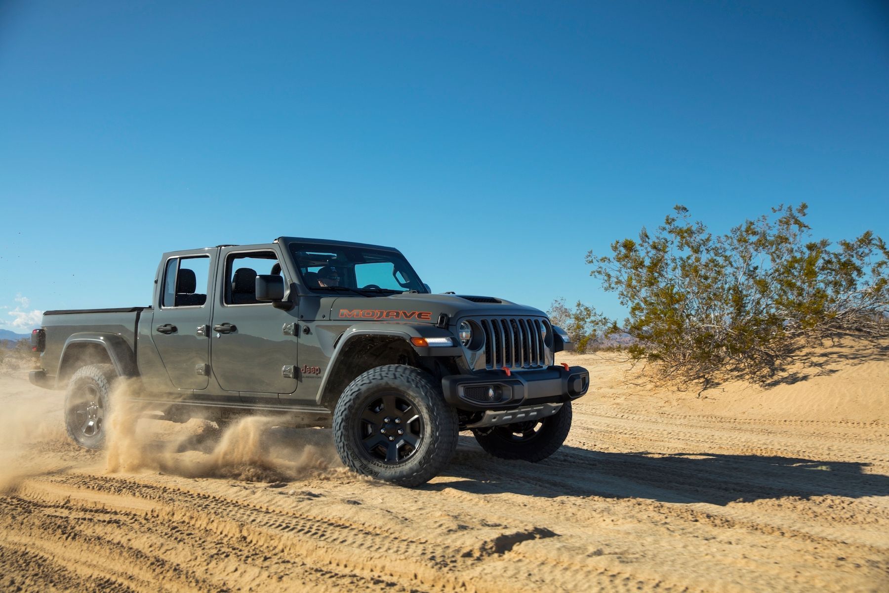 2020 Jeep Gladiator Mojave takes to the sand